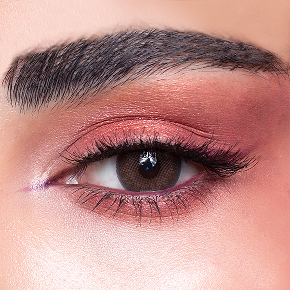 Amara Celebrity Edition Tan contact lens eye close-up