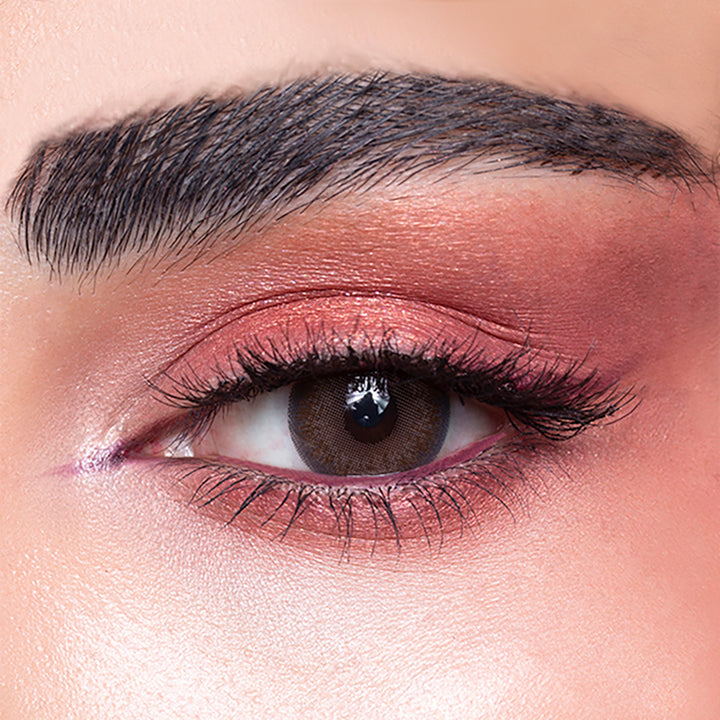 Amara Celebrity Edition Tan contact lens eye close-up